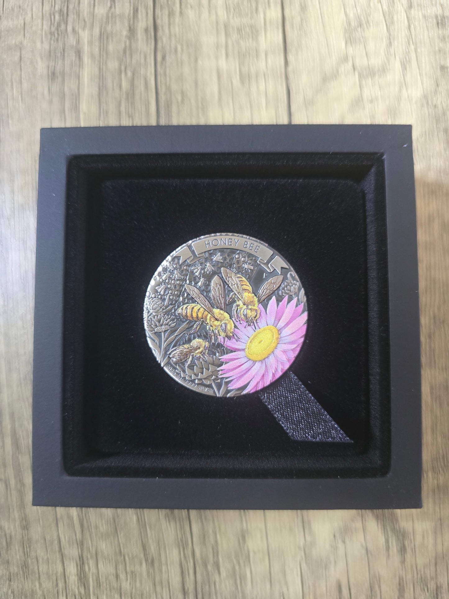 Honey Bee 2oz coloured antique 2025