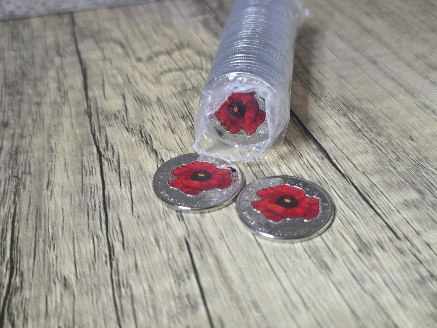 Canada 2015 Remembrance Red Poppy Quarter UNC (Coloured)