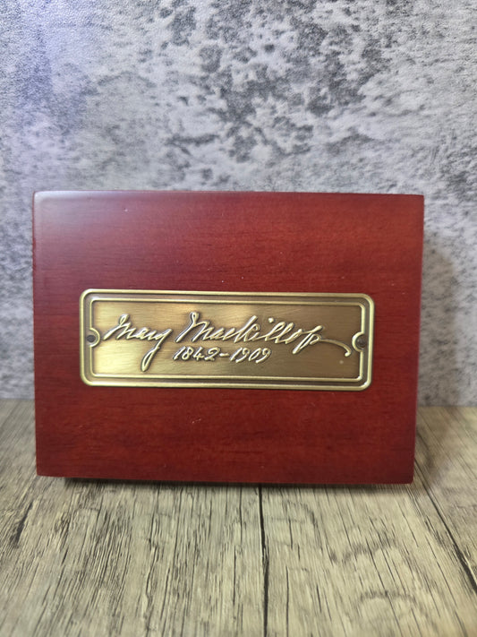 Mary Mackillop ½oz stamp & coin set 2010