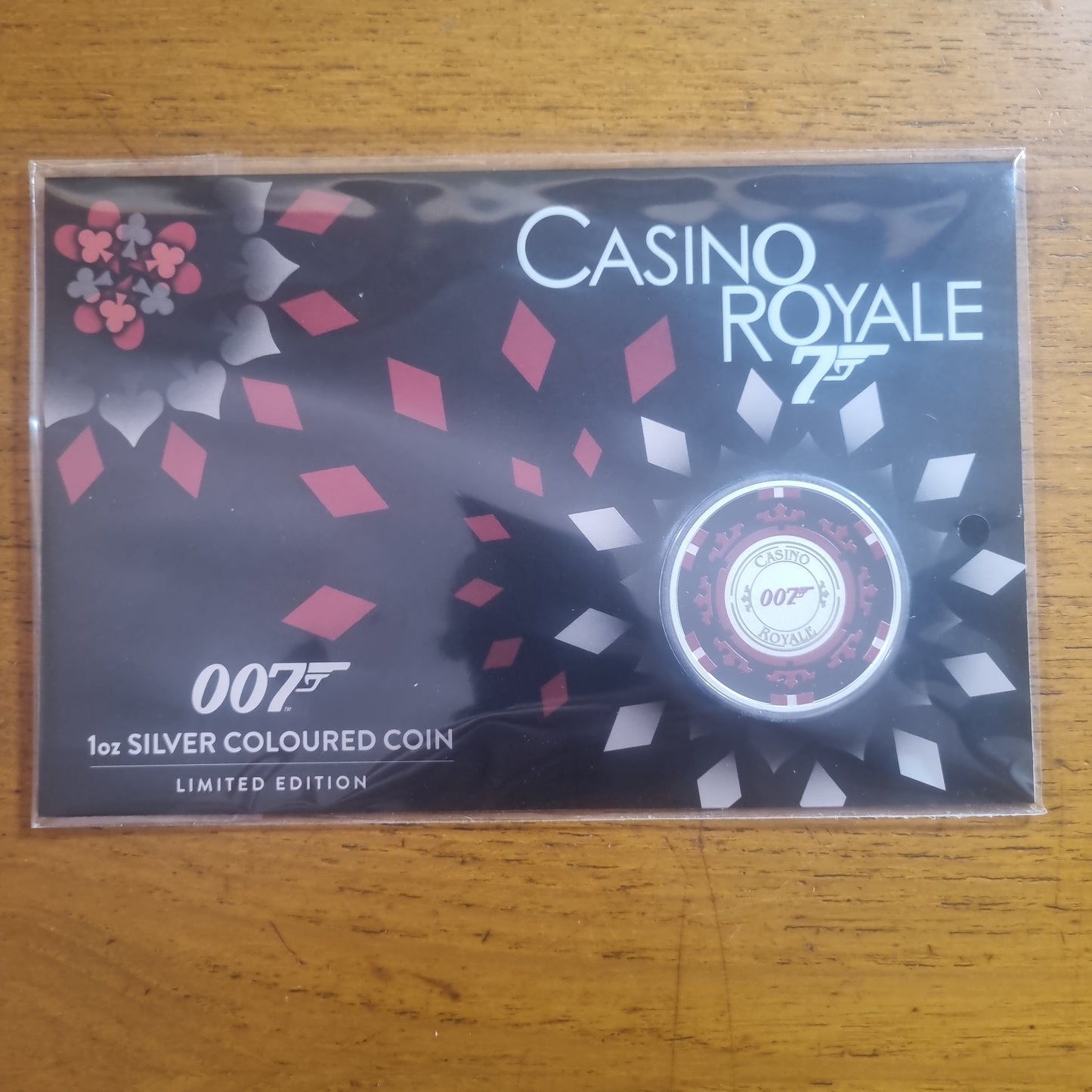 Casino Royale 007 Coloured Poker Chip 1oz card