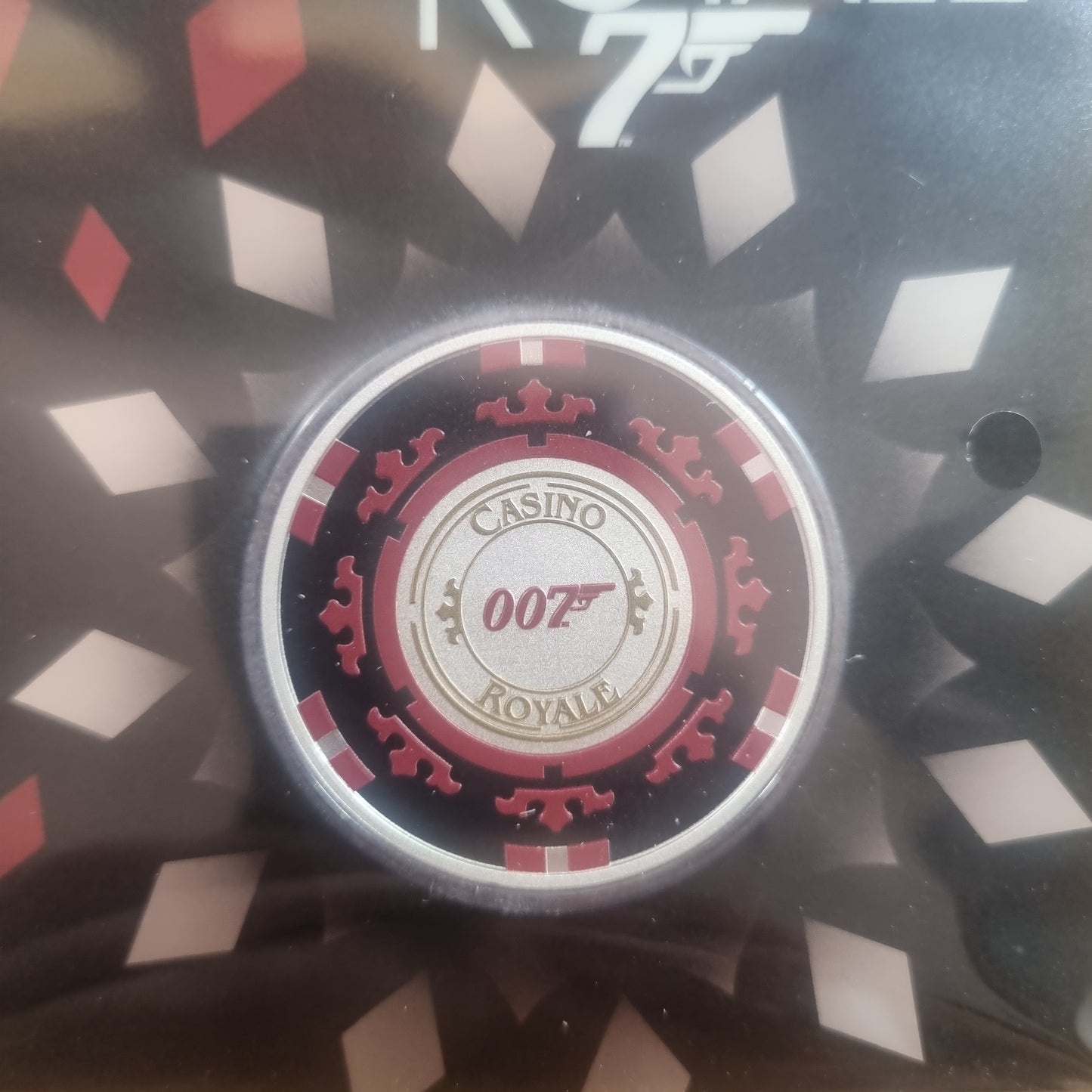 Casino Royale 007 Coloured Poker Chip 1oz card