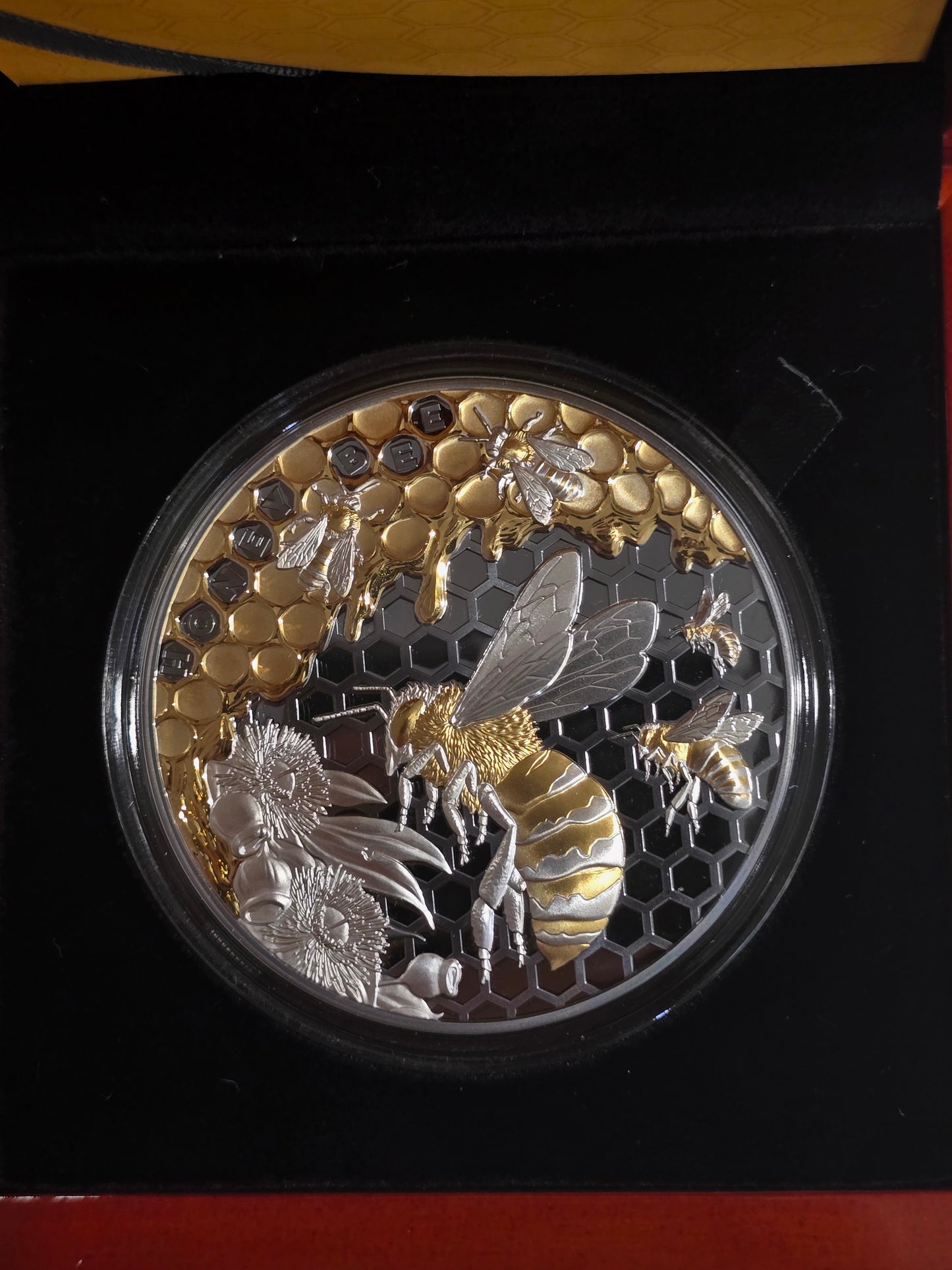 Honey Bee Black Silver 5oz 2025