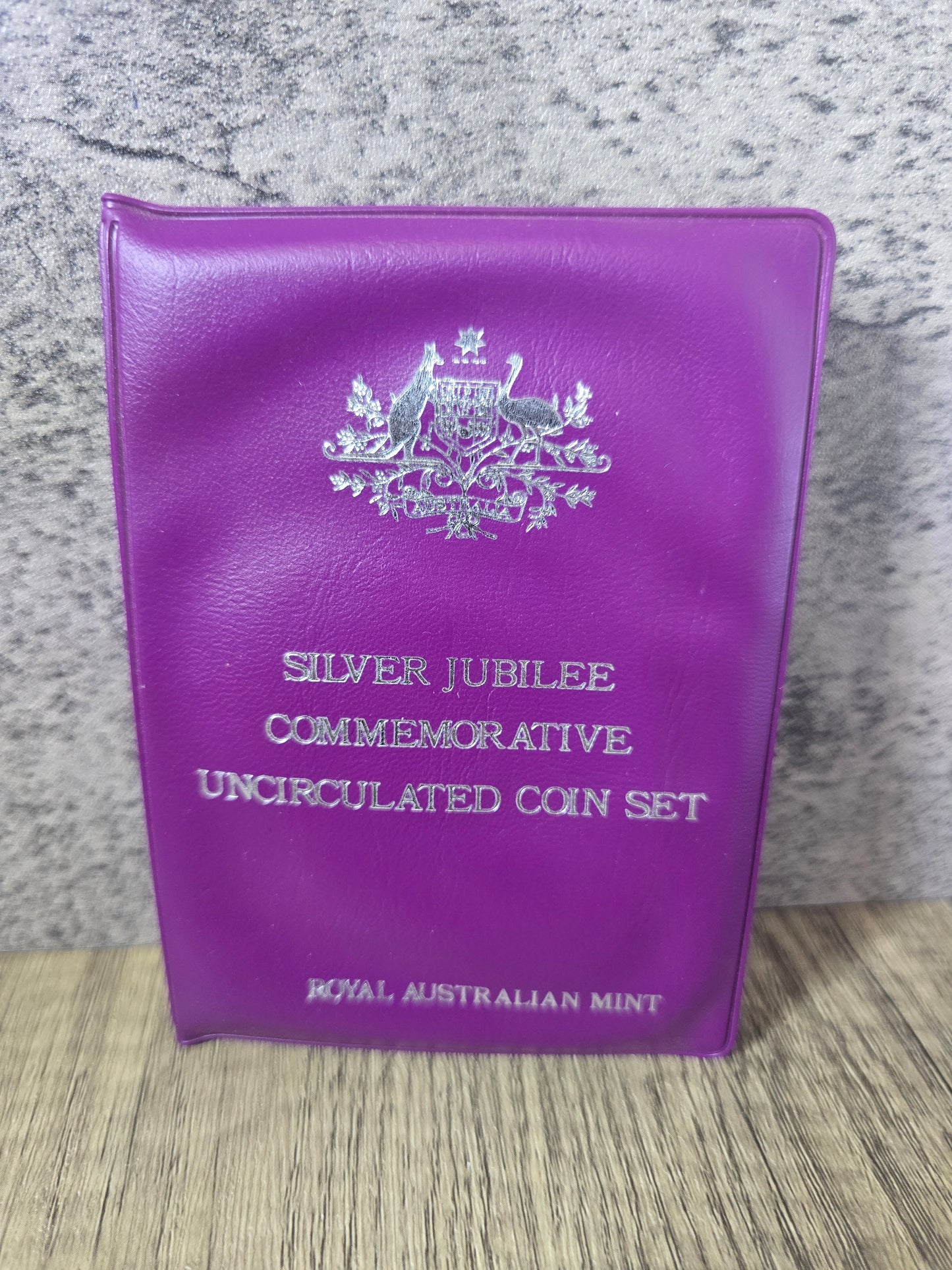 1977 Purple Wallet UNC Set