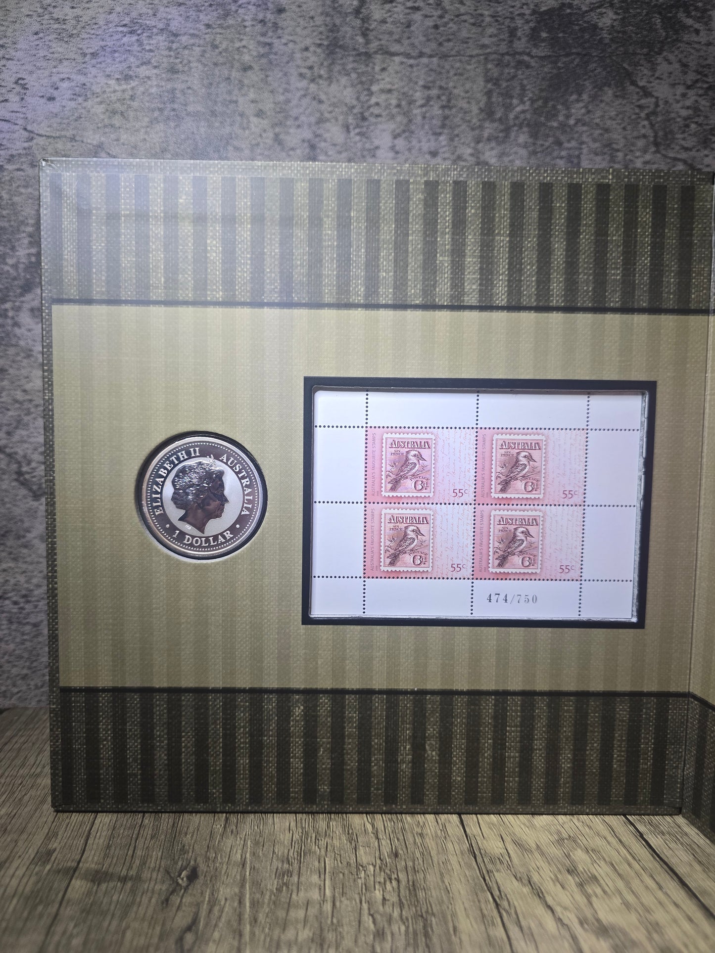2009 The Classic Kookaburra 1oz Silver Coin & Stamp Folder