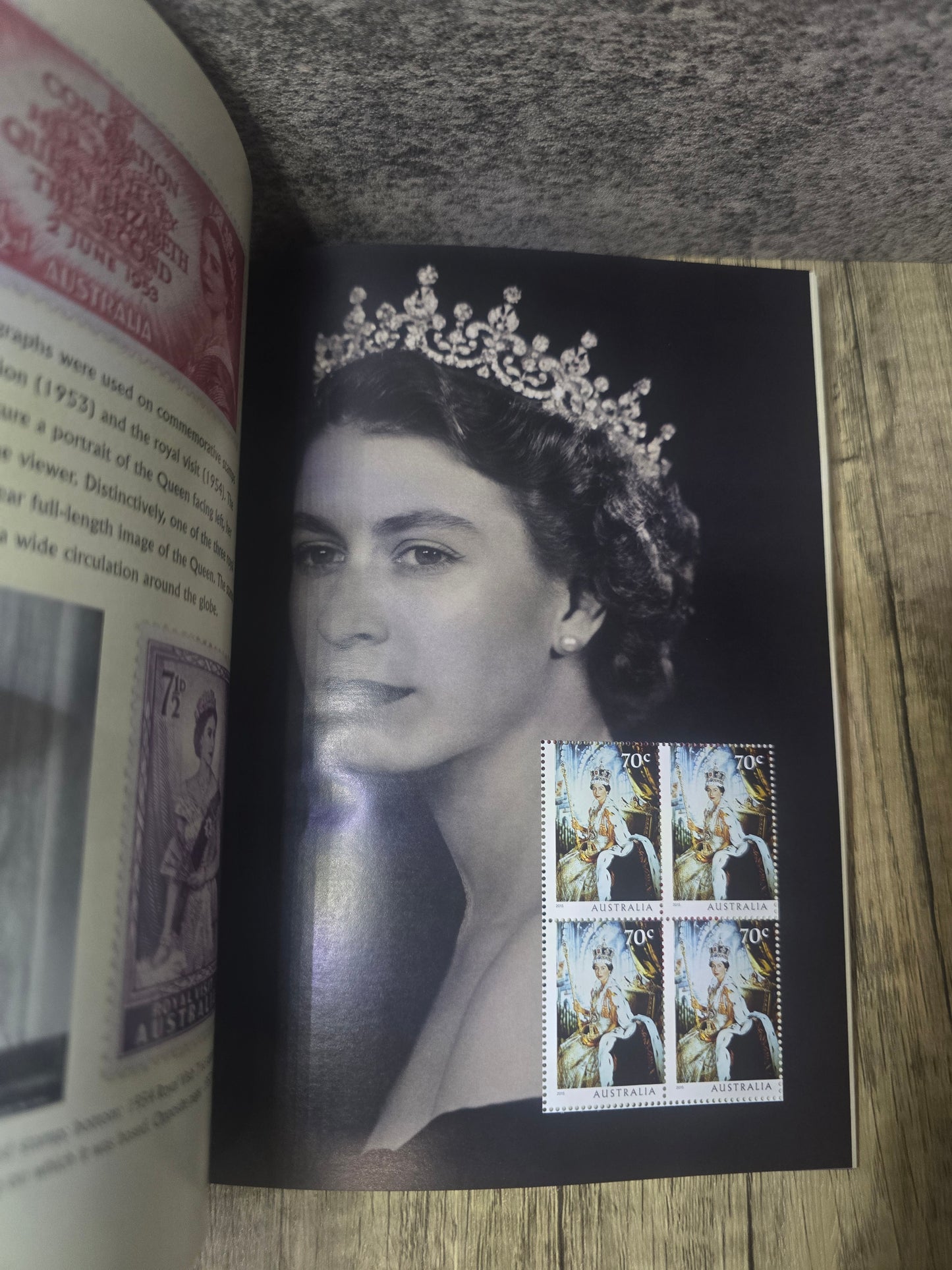 Long May She Reign, A Portrait In Australian Stamps, Prestige Stamp Booklet, Unused